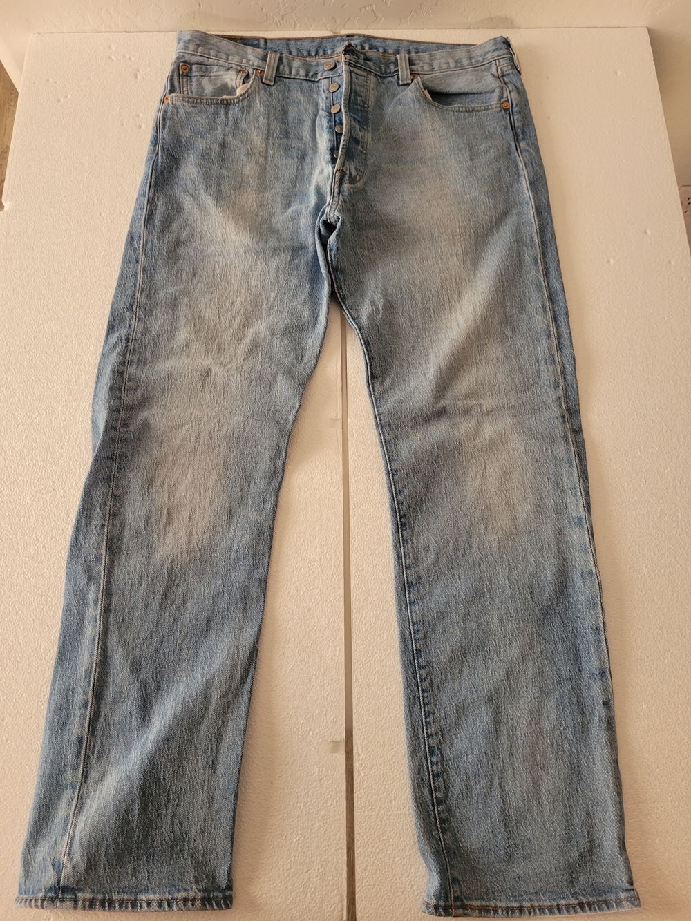 Men's LEVI'S 501 Relaxed Light Blue Denim Jeans - Comfortable Everyday Fit 36x32